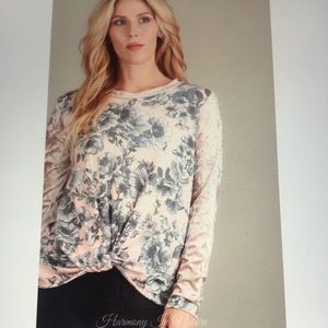 Boutique: Soft crushed velvet sleeve floral top